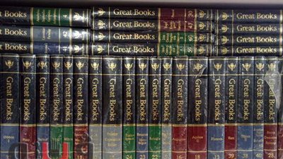 بـ22 ألف جنيه.. تعرف على أغلى موسوعة في معرض الكتاب | صور
