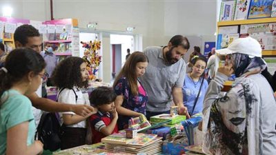 إقبال كبير علي ركن الطفل بمعرض الكتاب 2021..  صور