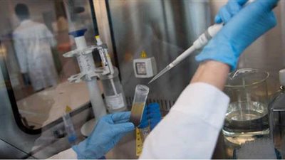 مشروب المعجزة.. عائلة أمريكية روجت علاجا وهميا لكورونا والسرطان باسم الدين