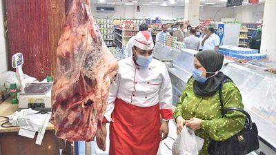 استعدادا لعيد الأضحى.. اللحوم بأسعار مخفضة بفروع بيع الجملة بأسيوط | فيديو