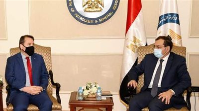 الملا يبحث تعزيز الاستثمارات التشيلية في مصر بمجال البترول والغاز