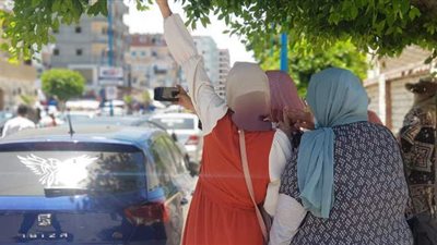 صور تذكارية لطالبات الثانوية العامة بمطروح فرحا بسهولة امتحان اللغة الفرنسية