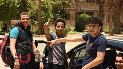 أبرز مشاهد امتحان اللغة الأجنبية الثانية.. إصابة مراقبين بأزمة صحية.. نقل طالبة مصابة بكسر بسيارة إسعاف.. وضبط حالتي غش