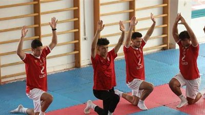 ناشئو الأهلي يتدربون في صالة الكاراتيه.. اعرف السبب | صور