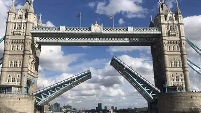إغلاق جسر لندن بعد الاشتباه في قنبلة من الحرب العالمية الثانية