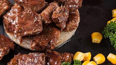 الأكلة الشهيرة عند المصريين.. طريقة عمل لحمة بالبصل