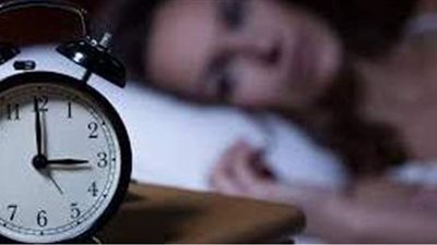 أضرار قلة النوم.. وطرق العلاج بالنظام الغذائي السليم