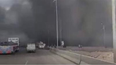 اللقطات الأولى لحريق سيارة محملة بالوقود على محور الأوتوستراد | فيديو