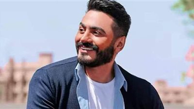 تامر حسني يوضح رسالته للشباب في أغنية «مش تمثال»