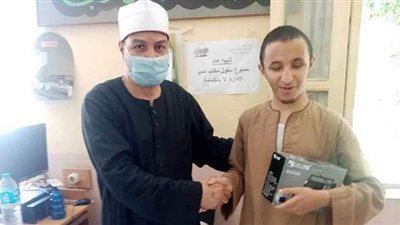 المنيا الأزهرية تسلم 80 عصا كفيف و4 تابلت ناطق لتسهيل المناهج التعليمية