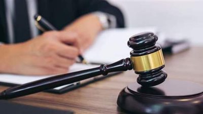 ركلها بالقدم وضربها بالحزام.. حجز عامل اتهمته زوجته بإجهاضها