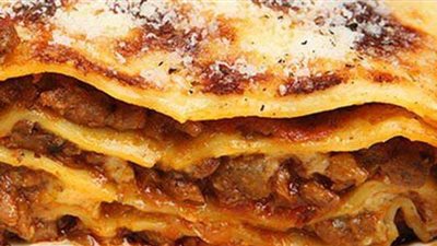 في خطوات بسيطة.. طريقة عمل اللازانيا باللحمة المفرومة