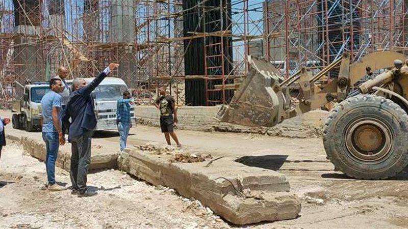 إزالة مخلفات في شارع