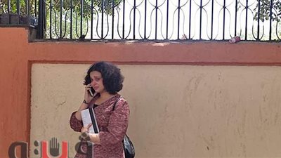 طالبة ثانوية تنهار بالبكاء: امتحان الجبر والهندسة 