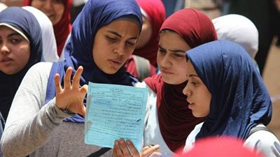 بث مباشر.. لحظة خروج طلاب الثانوية العامة بقنا من لجان الامتحانات