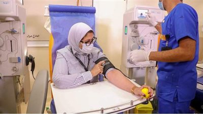 أول صور لوزيرة الصحة أثناء التبرع ببلازما الدم