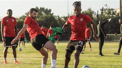 أخبار الأهلي | موسيماني يحاضر اللاعبين بالفيديو استعدادا لـ كايزر تشيفز.. وبواليا ينتظم في التدريبات