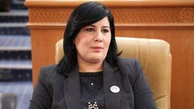 للمرة الثانية.. ميليشيا نسائية يعتدين على عبير موسى بالبرلمان التونسي | فيديو