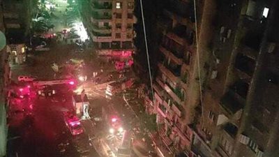 السيطرة على حريق معرض سجاد وطابقين بعقار فيصل