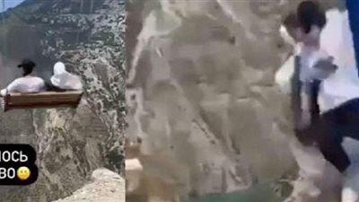 مشهد أوقف القلوب.. لحظة سقوط فتاتين من أرجوحة على ارتفاع 6300 قدم | فيديو