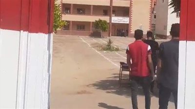 بث مباشر.. توافد طلاب الثانوية على اللجان لأداء امتحان الجغرافيا بالغربية