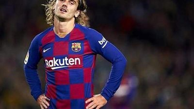 برشلونة يستبعد جريزمان من إعلانات قميص الفريق بالموسم الجديد