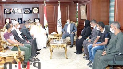 محافظ بني سويف يستقبل أسر ضحايا حادث الطريق الإقليمي