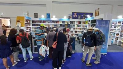 إقبال كثيف على مطبوعات مكتبة الإسكندرية بمعرض القاهرة الدولي للكتاب