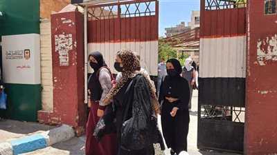 بث مباشر.. تباين آراء طالبات الثانوية العامة بمطروح حول امتحان الجغرافيا