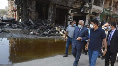 محافظ الجيزة يتفقد موقع حريق محل للسجاد بعقار بمنطقة المنشية بالهرم