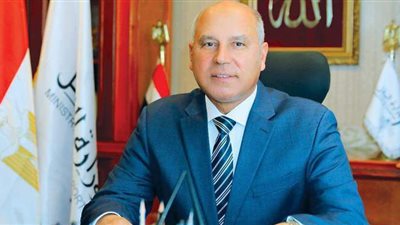 وزير النقل يستدعي شرطة البساتين لعربة على قضبان السكة الحديد