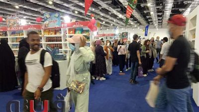 تزايد أعداد جمهور معرض الكتاب قبل ساعات من انتهاء دورته الـ 52 | صور