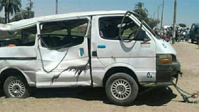 خلال 60 دقيقة.. مصرع شخص وإصابة 25 في حادثين بالمنيا.. رعونة سائقين وراء الكارثة الأولى.. ودهس ملاكي تحت عجلات مقطورة سبب الثانية