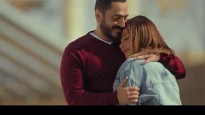 بعد أزمة تامر حسني وحلا شيحة.. كليب بحبك يتصدر تريند يوتيوب | فيديو
