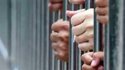 حبس مسجل خطر لحيازته كمية من الحشيش قبل ترويجها على عملائه بالمقطم