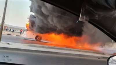 ماس كهربائي وراء تفحم أتوبيس سياحي أمام سجن 15 مايو| صور