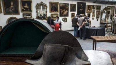 بيع قبعة نابليون بونابرت في مزاد على الإنترنت