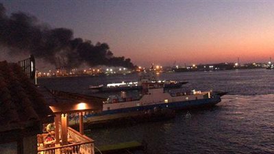 تحقيقات موسعة حول حريق ميناء غرب بورسعيد | صور