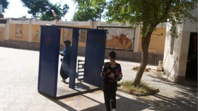 المرور عبر بوابات التعقيم.. أبرز شرط دخول طلاب أسيوط لأداء امتحان الكيمياء | صور