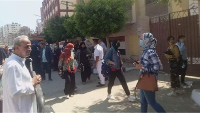 ما بين تفاؤل وتشاؤم.. توقعات طلاب الثانوية العامة بالمنصورة لامتحان الكيمياء | فيديو