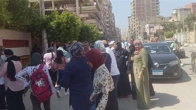 بث مباشر.. توافد طلاب الدقهلية على اللجان لأداء امتحان الكيمياء | فيديو