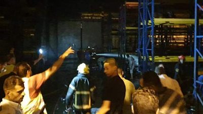 القوى العاملة تتابع حريق مخزن شركة تداول الحاويات والبضائع في بورسعيد | صور