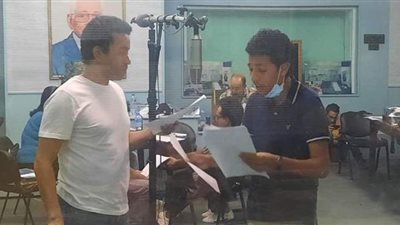 سامح حسين يدخل بيت العز على موجة البرنامج العام