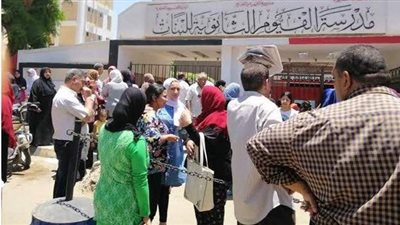 كاميرا فيتو ترصد في بث مباشر آراء طلاب الثانوية العامة.. تباين الآراء حول سهولة امتحان الكيمياء.. وشكاوى جماعية من ضيق الوقت