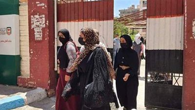 بث مباشر.. غضب طالبات الثانوية العامة بمطروح بسبب امتحان الكيمياء | فيديو