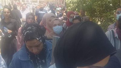 بث مباشر.. لحظة خروج الطلاب من لجان امتحان الكيمياء بالدقهلية | فيديو