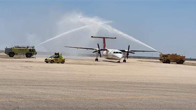 مطار بورسعيد يستقبل أول رحلة طيران داخلية بمدفع المياه | صور