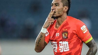 نجم برشلونة السابق يقترب من شباب أهلي دبي بعرض مالي ضخم