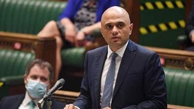 قبل رفع القيود بيومين.. إصابة وزير الصحة البريطاني بكورونا