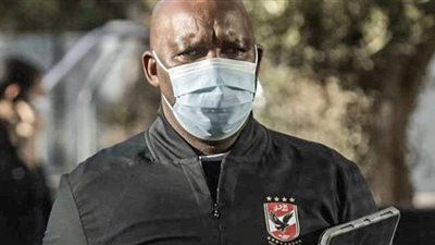 موسيماني ينتهي من محاضرة لاعبي الأهلي قبل التحرك إلى ملعب النهائي